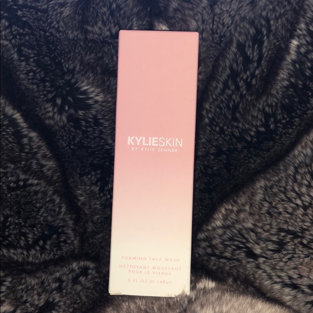 Kylieskin foaming face wash